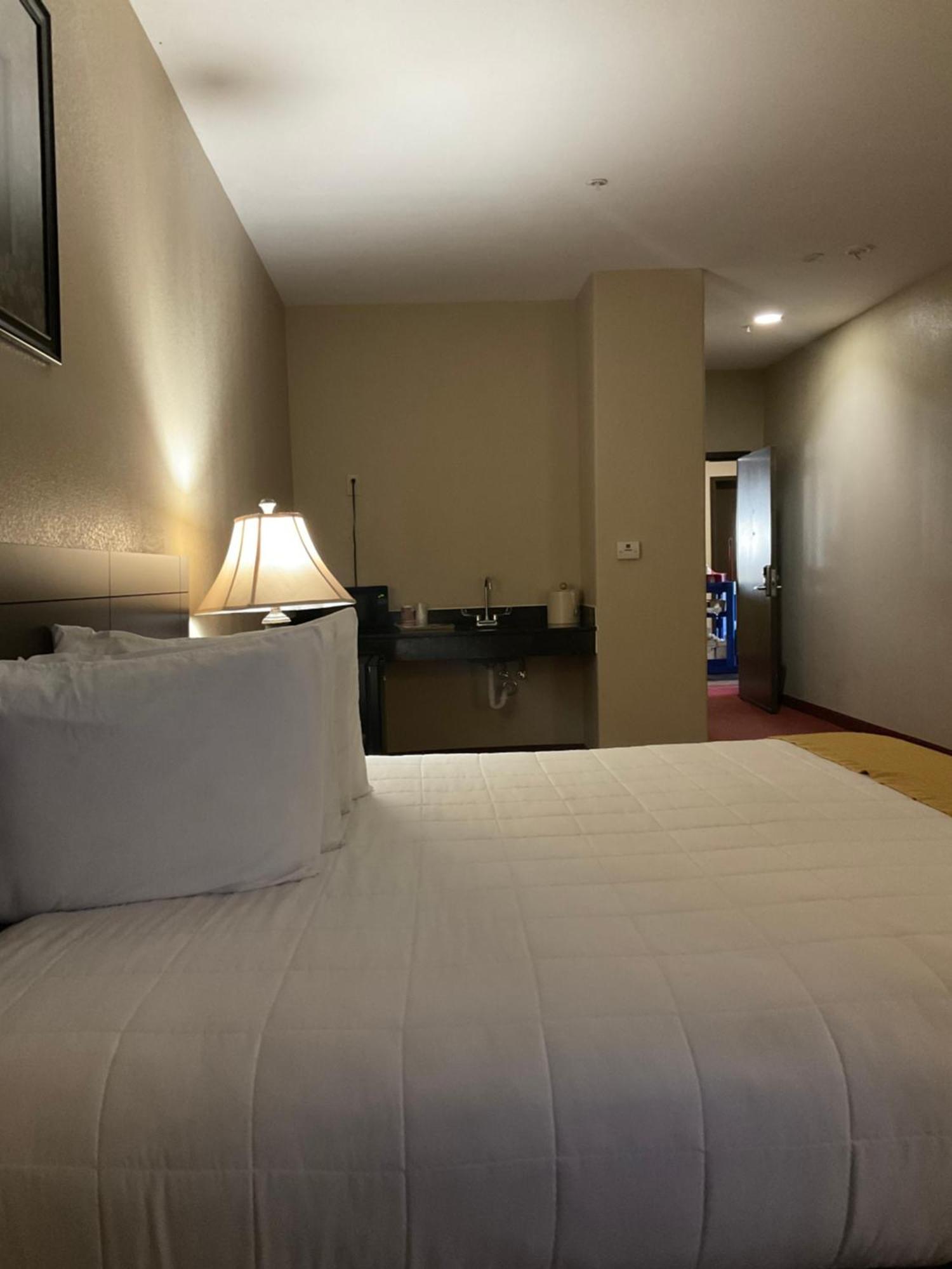Yorktown Inn And Suites エクステリア 写真