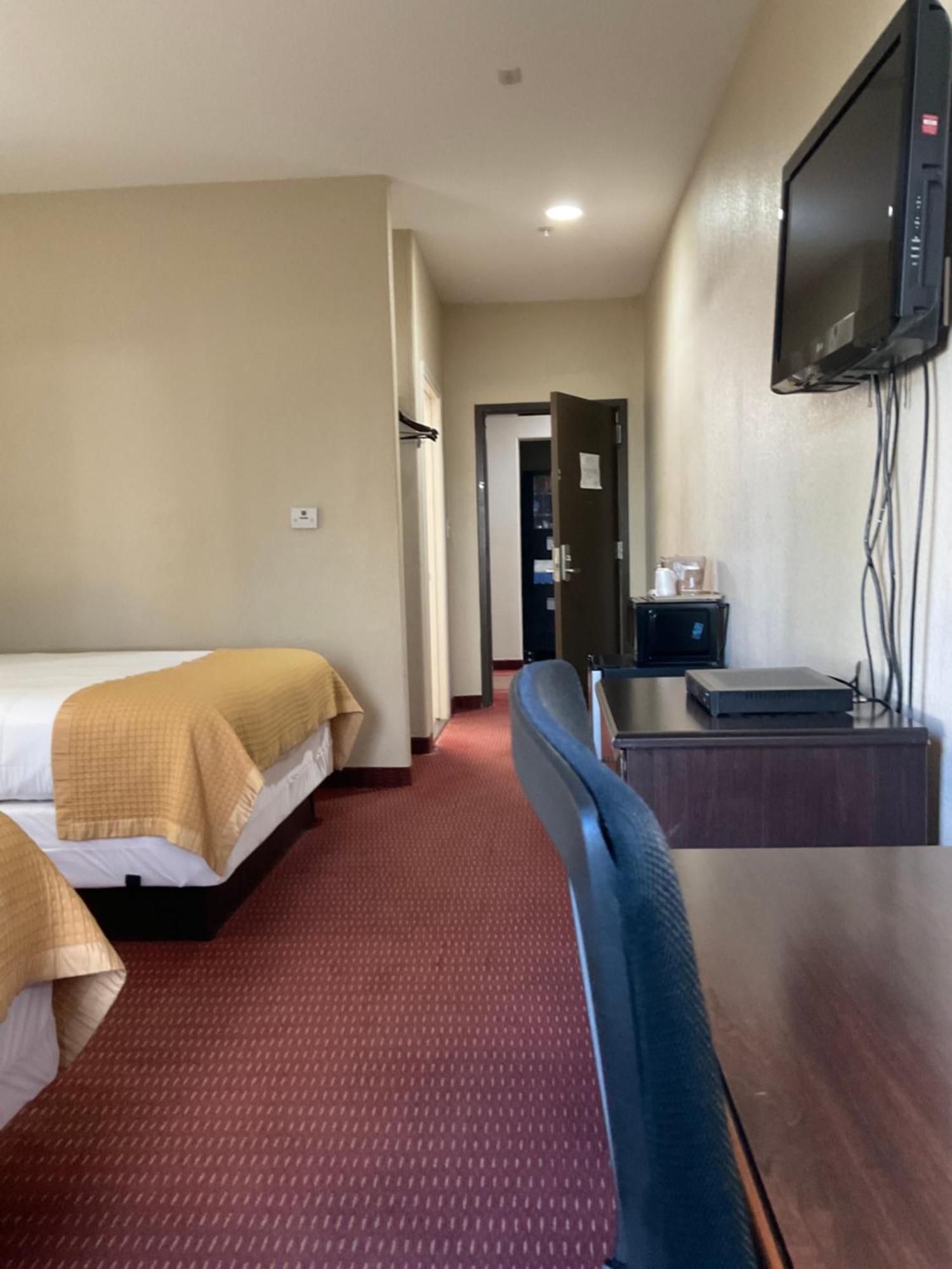 Yorktown Inn And Suites エクステリア 写真