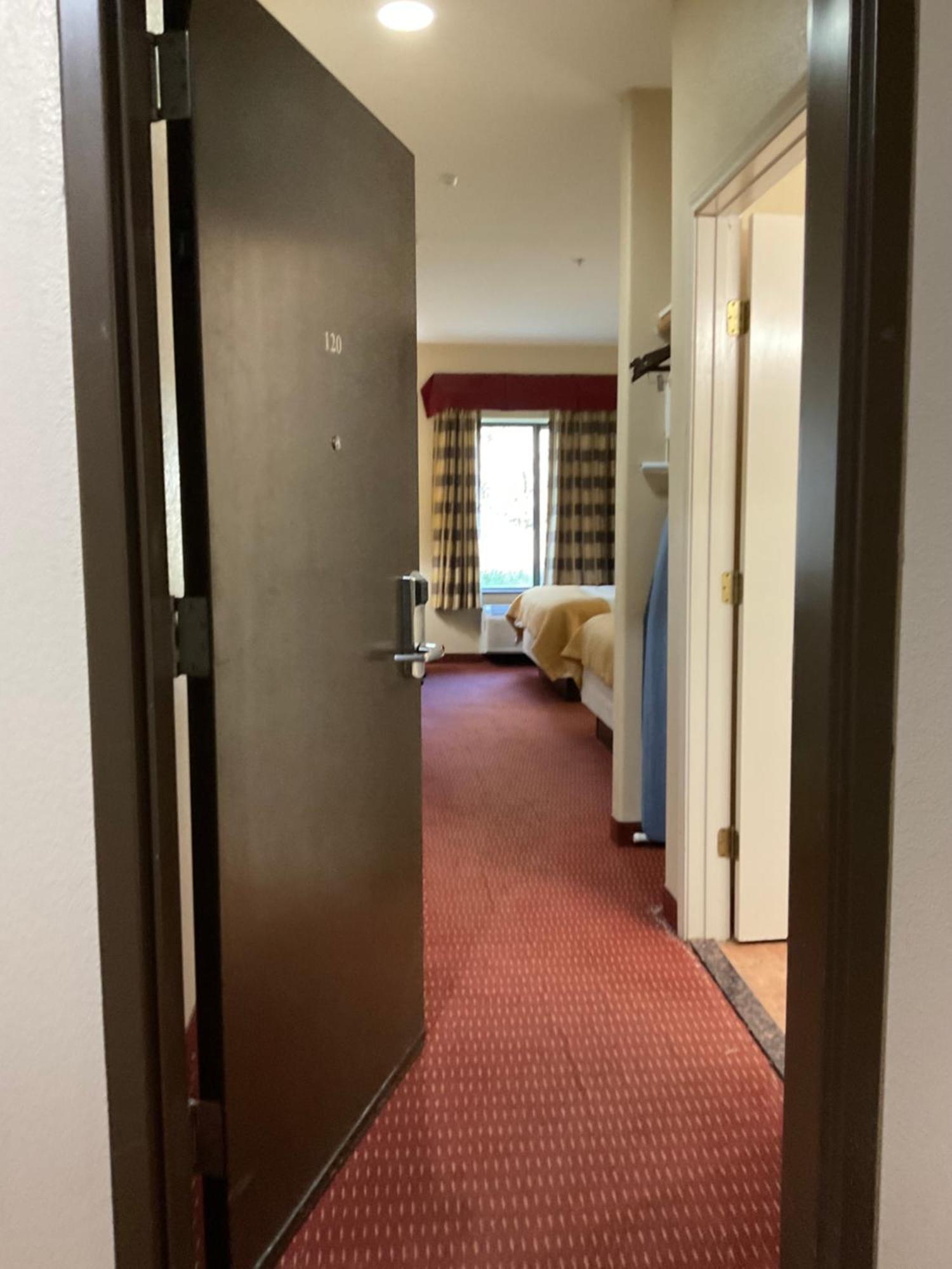 Yorktown Inn And Suites エクステリア 写真